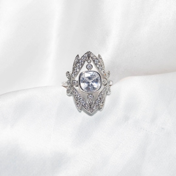 ✨Anthropologie Victoria Dragonflies Ring - Picture 3 of 8